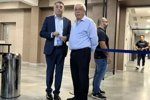 Πηγαδάκια πριν τη... σέντρα