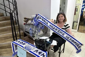 Η Σαλώμη στα κασκόλ!