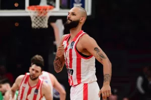 Ο Ολυμπιακός πλήρωσε... τον Παναθηναϊκό με το ίδιο νόμισμα και ισοφάρισε στο 1-1
