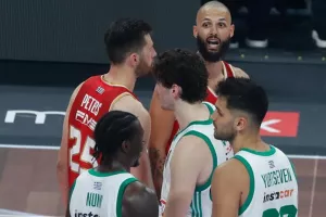  Αποβολή Φουρνιέ-Έδειξε τα γεννητικά του όργανά στους οπαδούς του Παναθηναϊκού