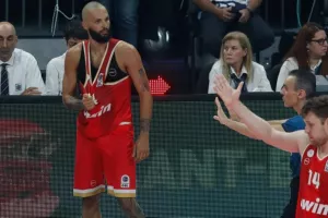 Παναθηναϊκός: «Ουδείς έχει μπει στον κόπο να καταδικάσει τις χυδαίες και προκλητικές χειρονομίες του Φουρνιέ»