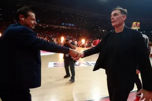 Χωρίς ανταλλαγή λαβάρων, αλλά με χειραψία Μπαρτζώκα-Αταμάν