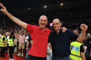 Αγγελόπουλοι: «Πήραμε το πιο μάγκικο πρωτάθλημα της ιστορίας μας, δείξατε τι σημαίνει Ολυμπιακός»