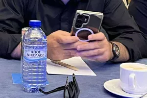 Πας το... τηλέφωνο ο Κυριάκος!