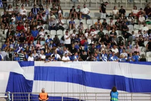 Εντυπωσιακή ατμόσφαιρα στο Παγκρήτιο/20 χιλιάδες φίλαθλοι και κρητικοί χοροί