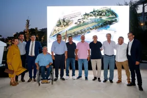 (Φώτος) Παρών στα εγκαίνια της ανάπλασης του παλιού ΓΣΠ 