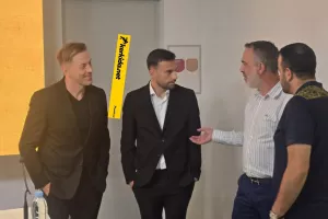 Αναμένοντας τον έκτο!