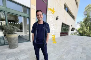 Ήταν...σύντομη η συνάντηση στο Υπουργείο Οικονομικών (Φώτος Kerkida)