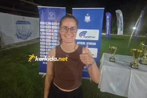 Πόζαρε στο kerkida η Steffi 