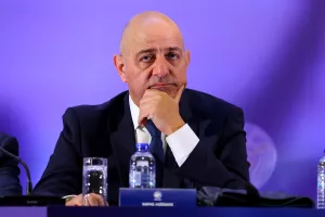 Δύο άξονες...