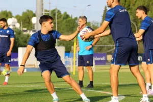 Ολοκλήρωσε και αναχωρεί για Βουλγαρία η Εθνική (Φώτος)
