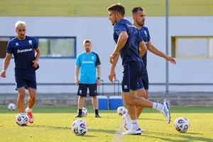 Ολοκλήρωσε και αναχωρεί για Βουλγαρία η Εθνική (Φώτος)