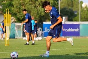 Ολοκλήρωσε και αναχωρεί για Βουλγαρία η Εθνική (Φώτος)