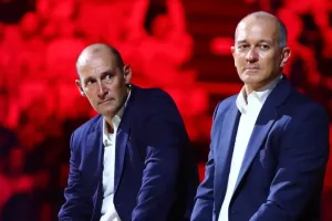 Δεν πάνε στη συνάντηση οι Αγγελόπουλοι: “Δεν καθόμαστε στο ίδιο τραπέζι με τον καταζητούμενο”