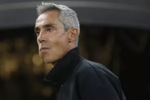 A Bola/ "O Πάουλο Σόουζα αναλαμβάνει την ΑΕΚ"