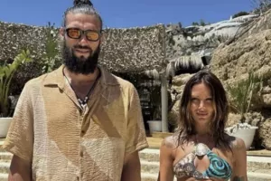 Ο Άντι Κάρολ ανακρίθηκε από την Αστυνομία Μυκόνου μετά από καυγά με τη σύντροφό του