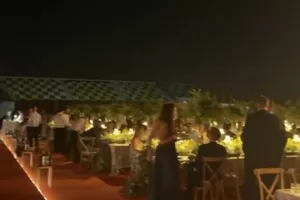 (Φώτος) Λαμπερός γάμος στην Αρένα