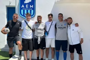 Μύκονο ο Κωστούλας πριν «πετάξει» για Μπράιτον