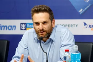 Παραμένει ο Αθηνής 