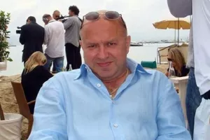 Ο Σέλουκ... ξέφυγε (γιαγιά του Σπιλέφσκι)