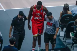 Στην Μαδρίτη ο Μουσταφά Φαλ - Περνάει την πόρτα του χειρουργείου