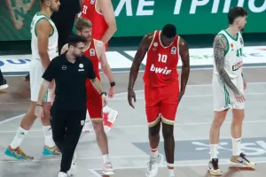 Σοκ με Φαλ στον Ολυμπιακό-Χάνει και τη νέα σεζόν