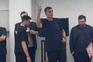 Η ομιλία του Μπαρτζώκα στους παίκτες του Ολυμπιακού μετά το «διπλό» στο ΟΑΚΑ