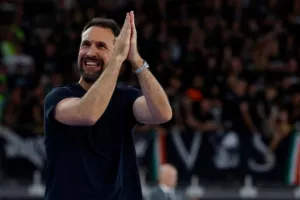 Ευρωπη Παίρνει τον Ποέτα από την Μπρέσια η Αρμάνι 