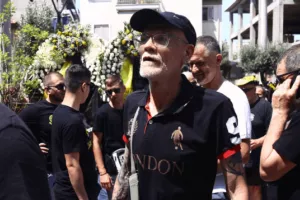 Στη κηδεία του Χατζηχρήστου ο Ντόκεν – Στεφάνια από Θύρα 7 και Θύρα 13
