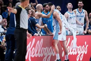 Το «ευχαριστώ» της ΕΟΚ στον Παπαπέτρου για τη σημαντική προσφορά του στο ελληνικό μπάσκετ