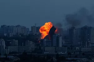 Ουκρανία: Μια νεκρή και εννέα τραυματίες από την επιδρομή της Ρωσίας στο Κίεβο