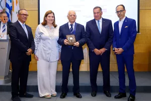Φόρος τιμής στον Κίκη Λαζαρίδη (φώτος)