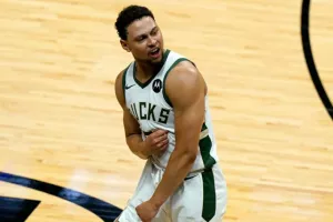 Φέρνει τον πρωταθλητή NBA με τους Μπακς, Μπριν Φορμπς!
