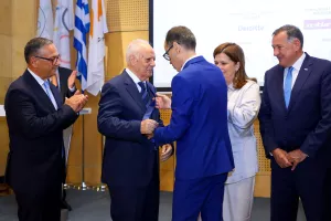 Φόρος τιμής στον Κίκη Λαζαρίδη (φώτος)