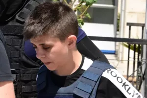 Στις φυλακές Κορυδαλλού η Ειρήνη Μουρτζούκου - Εικόνες από τη μεταγωγή της