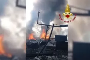  Ισχυρή έκρηξη σε βενζινάδικο με τραυματίες στη Ρώμη (βίντεο)