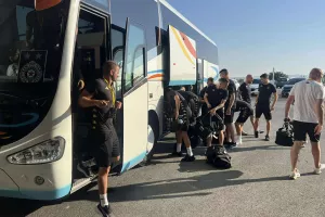 Φώτος από την άφιξη της Παρτίζαν
