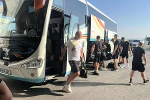 Φώτος από την άφιξη της Παρτίζαν