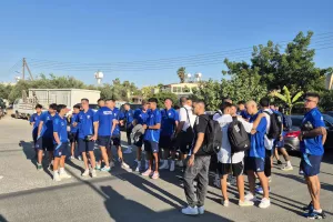 (Βίντεο-Φώτος Kerkida) Υποδέχθηκαν την αποστολή με pyroshow οι Ανορθωσιάτες