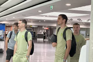 (Φώτος kerkida) Στο αεροδρόμιο η αποστολή της ΑΕΚ