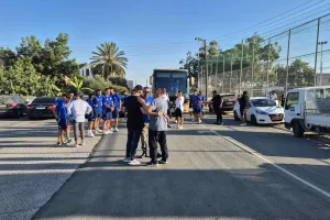 (Βίντεο-Φώτος Kerkida) Υποδέχθηκαν την αποστολή με pyroshow οι Ανορθωσιάτες