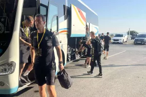Φώτος από την άφιξη της Παρτίζαν