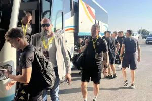 Φώτος από την άφιξη της Παρτίζαν
