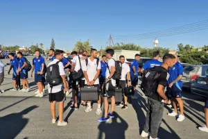 (Βίντεο-Φώτος Kerkida) Υποδέχθηκαν την αποστολή με pyroshow οι Ανορθωσιάτες