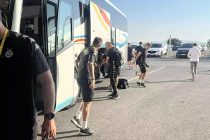Φώτος από την άφιξη της Παρτίζαν