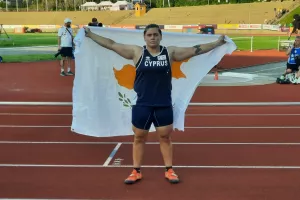 Χάλκινη... η Βαλεντίνα Σάββα