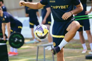 Παρακολουθεί...ο Ιταλός