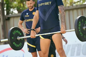 Παρακολουθεί...ο Ιταλός