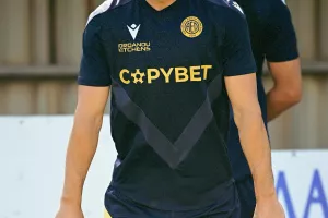 Παρακολουθεί...ο Ιταλός