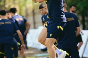 Παρακολουθεί...ο Ιταλός